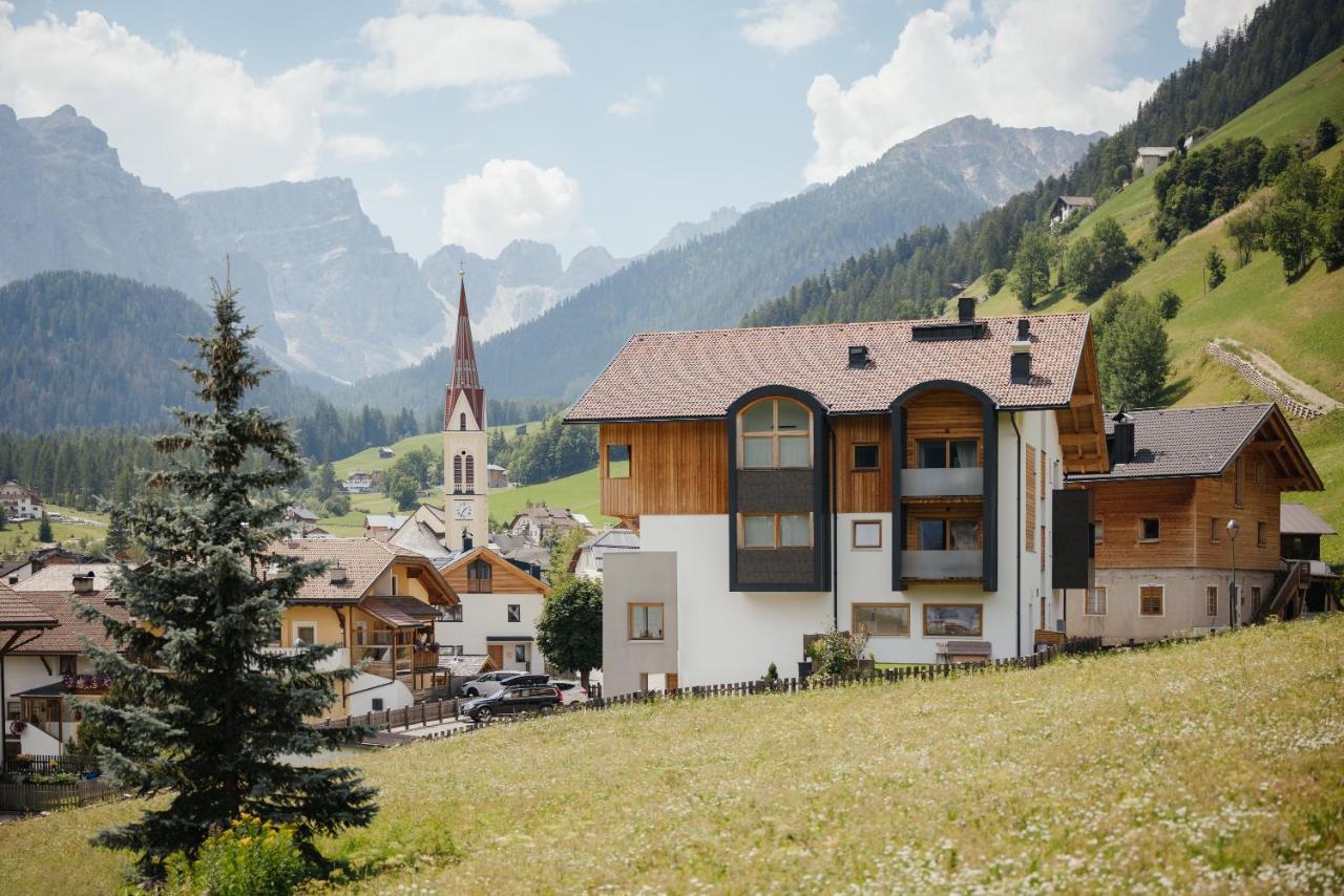 Berghotel Sanvi San Martino in Badia Exterior photo